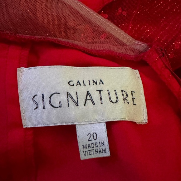 Galina Signature Prom Dress - Picture 4 of 8